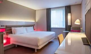 Отель The Morrison Dublin - a DoubleTree by Hilton Hotel Дублин Номер Делюкс с кроватью размера "king-size"-1