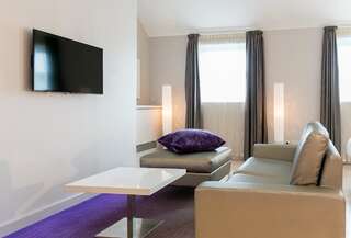 Отель The Morrison Dublin - a DoubleTree by Hilton Hotel Дублин Полулюкс с кроватью размера «king-size»-2